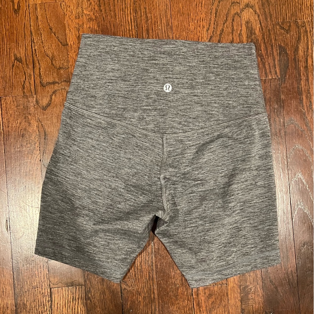 Lululemon 6” align short